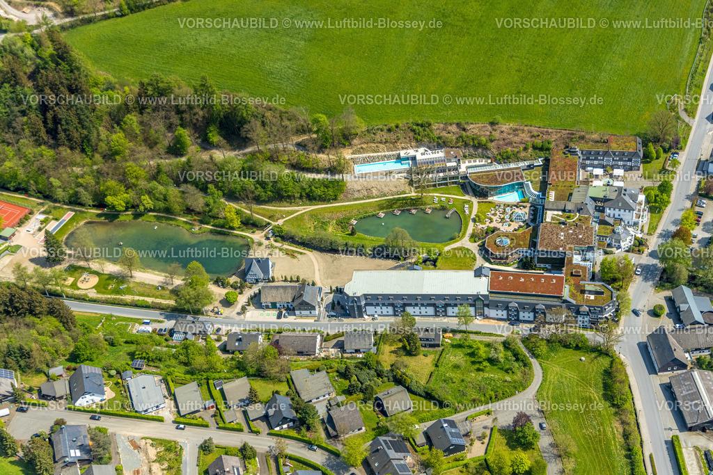Schmallenberg240505739 | Luftbild, Hotel Deimann Anlage, Romantik und Wellnesshotel, Schwimmbad und See, neue Parkanlage mit Spielplatz, Winkhausen, Schmallenberg, Sauerland, Nordrhein-Westfalen, Deutschland