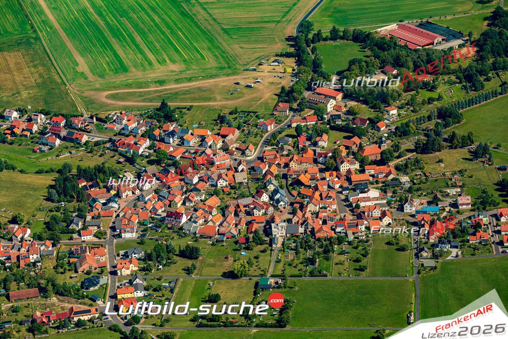 Luftaufnahme der Stadt Oechsen - Die Luftaufnahme wurde 2025 vom UL-Flugzeug heraus erstellt ( keine Drohne ) - Hochauflösende Luftaufnahme - für professionelle Ausdrucke geeignet. Die Geschenkidee !Hier alle&nbsp;Infos zur Lizenzierung der LuftaufnahmeWir fliegen auch dieses Jahr wieder in Ihre Region um Luftbilder zu erstellen.- Luftbild anfragen