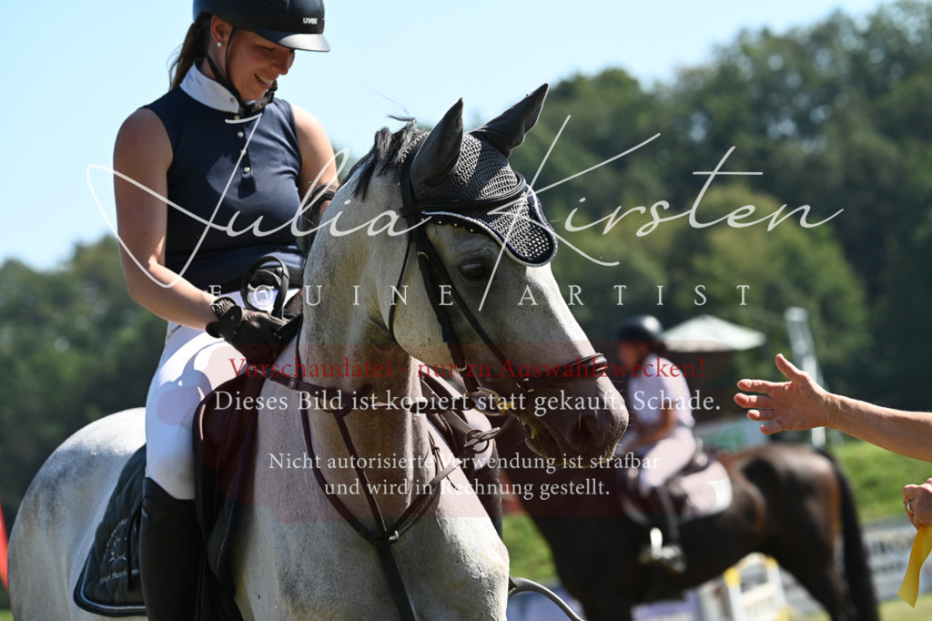 DSC_6480 | Pferde- und Turnierfotografie in Westsachsen. Pferdeportraits, Auftragszeichnungen und intuitive Kunst.