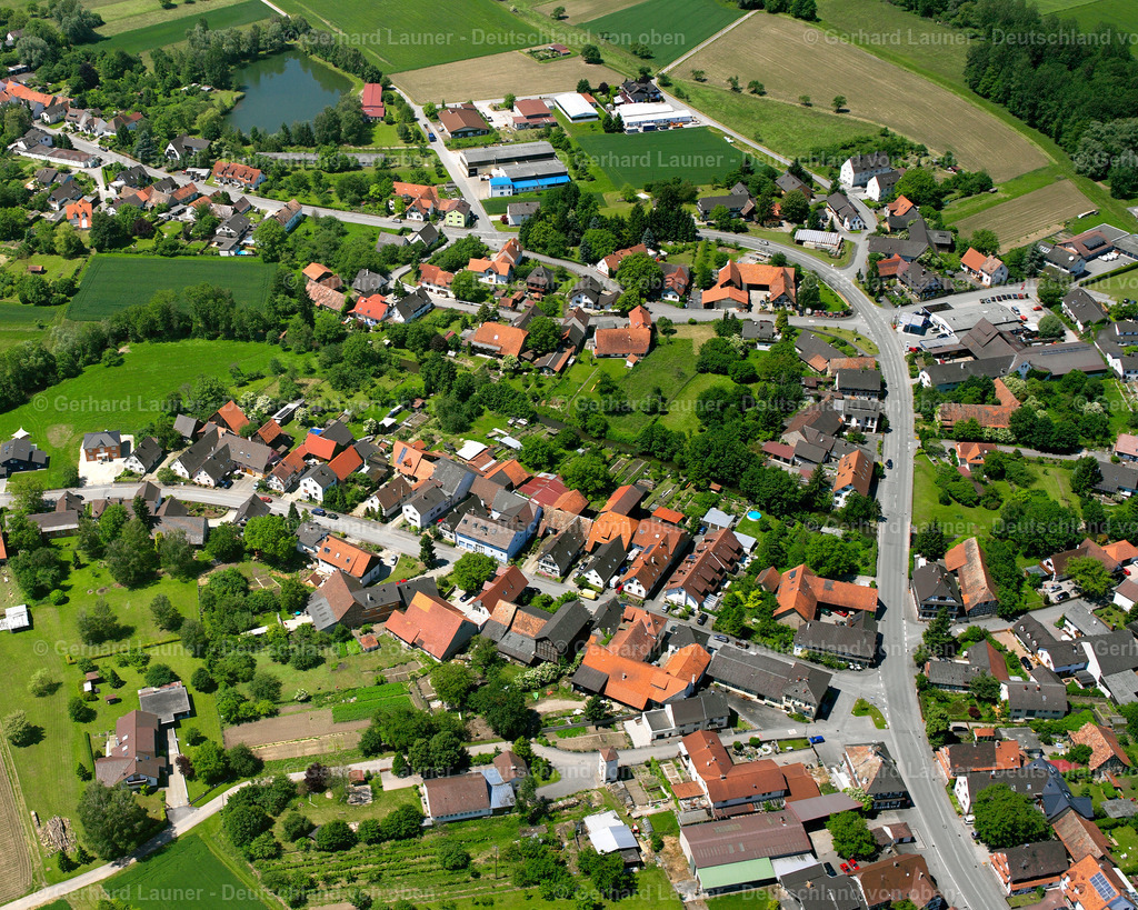 2626186 | DIERSHEIM 09.06.2006 Wohngebiet einer Einfamilienhaus- Siedlung  in Diersheim im Bundesland Baden-Württemberg, Deutschland // Single-family residential area of settlement  in Diersheim in the state Baden-Wuerttemberg, Germany Foto: Gerhard Launer