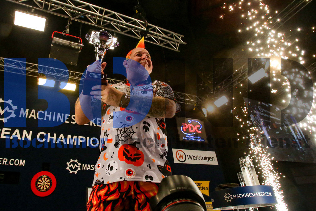  29.10.2023 - 
 | Sebastian Sendlak / Bochumer Nachrichtendienst (BOND) - PDC European Darts Championship: Finale {Persons shown} - Realisiert mit Pictrs.com