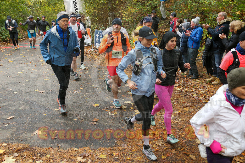 251026_1002_EX1_9717 | Sportfotografie im Rhein-Sieg Kreis, Köln, Bonn, NRW, Rheinland Pfalz, Hessen, etc. Unser Tätigkeitsfeld umfasst den Laufsport vom Volkslauf über den Marathon, Duathlon, Triathon bis zum Ultralauf wie Kölnpfad Ultra oder Schindertrail.