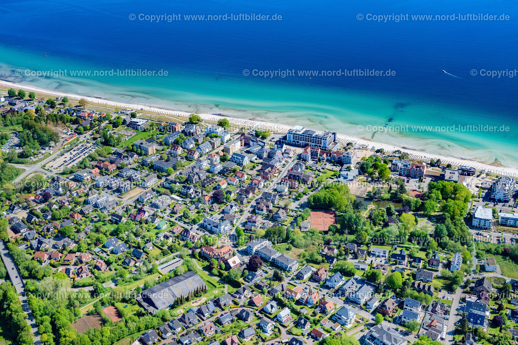 Scharbeutz_ELS_4118150522 | SCHARBEUTZ 15.05.2022 Ortsansicht an der Meeres-Küste der Ostsee in Scharbeutz im Bundesland Schleswig-Holstein. // Townscape on the seacoast of Baltic Sea in Scharbeutz in the state Schleswig-Holstein. Foto: Martin Elsen
