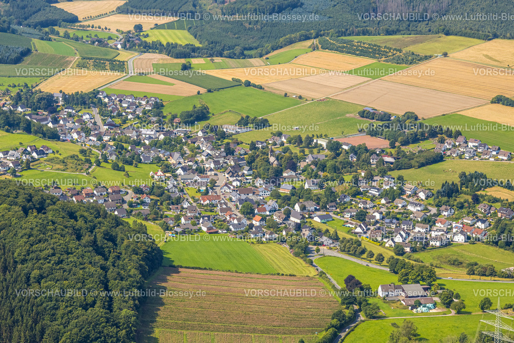 Meschede250807508 | Luftbild, Wiesen und Felder Wohngebiet Ortsansicht Ortsteil Endorf, Sundern, Sauerland, Nordrhein-Westfalen, Deutschland