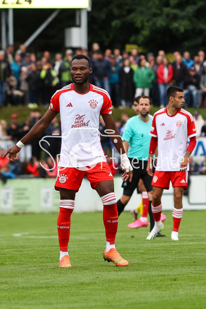 DJK Vilzing - FC Bayern Amateure | Desire SEGBE AZANKPO (FCB #34) in Aktion / Freisteller / Einzelfoto