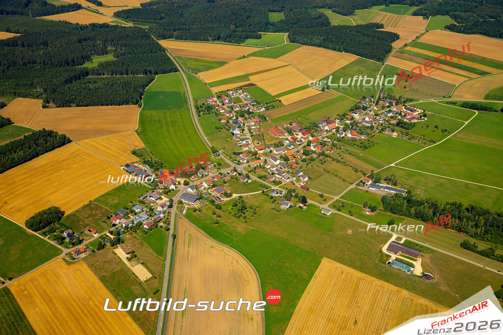 Das Luftbild zeigt : Langenhart Meßkirch - Die Luftaufnahme wurde 2024 vom UL-Flugzeug aus erstellt ( keine Drohne ) - Hochauflösende Luftaufnahme - Für grossformatige Ausdrucke geeignet. Die Geschenkidee !Mit Lizenz und Bildrechte bestellbar