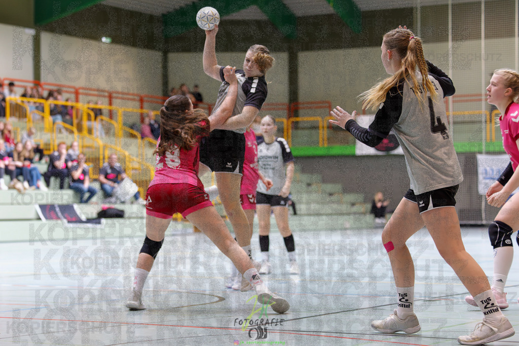 Hessenmeisterschaft wJC - Spiel um Platz 3; TuS Kriftel - SG Schenklengsfeld | Hessenmeisterschaft wJC - Spiel um Platz 3; TuS Kriftel - SG Schenklengsfeld am 22.03.2025 in Biedenkopf (Sporthalle Lahntalschule)Photo © 2025 - Jörg Heinrich - Realisiert mit Pictrs.com