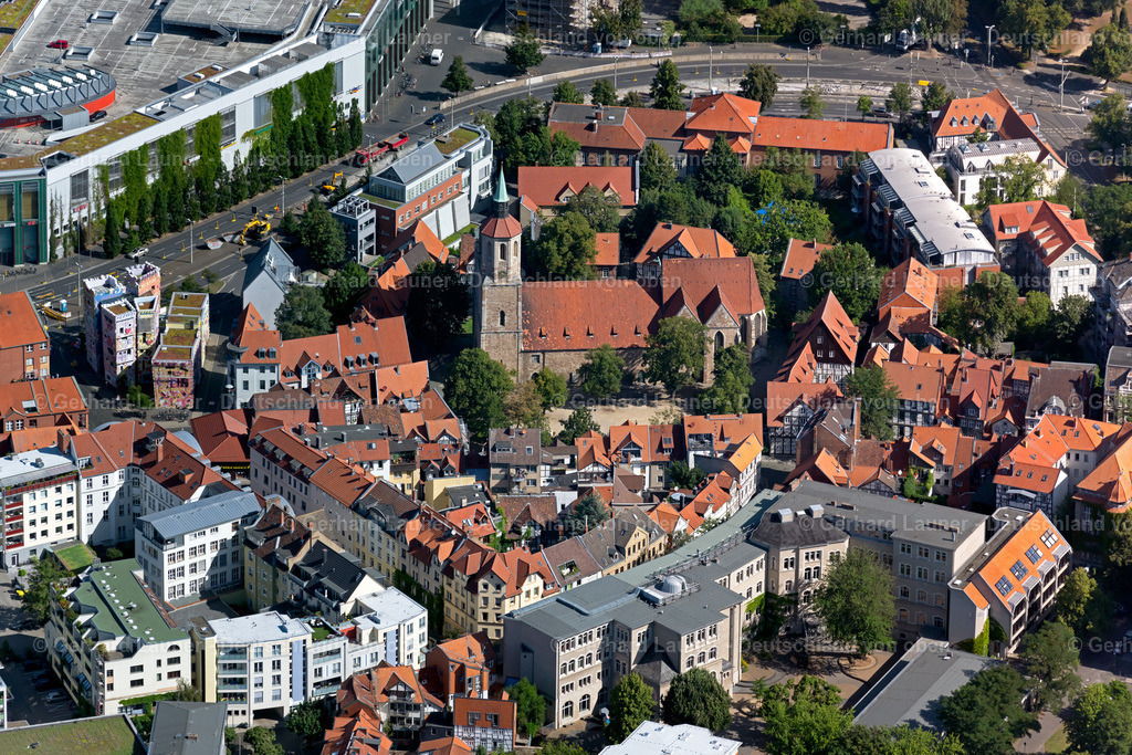4035214 | BRAUNSCHWEIG 31.07.2020 Kirchengebäude der Sankt Magni Kirche im Magniviertel in Braunschweig im Bundesland Niedersachsen, Deutschland. // Church building Sankt Magni Kirche in Magniviertel in Brunswick in the state Lower Saxony, Germany. Foto: Gerhard Launer