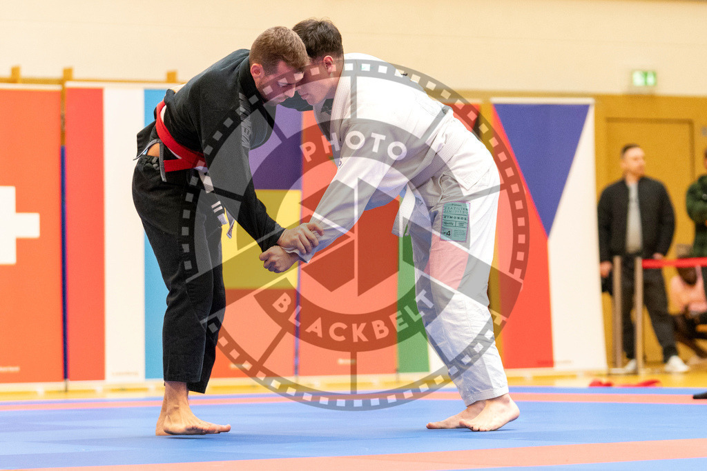 20231118PBB10966 | Fighters compete during the AJP Tour 600 Frankfurt Championship in Frankfurt/Main, Germany, on November 18, 2023.