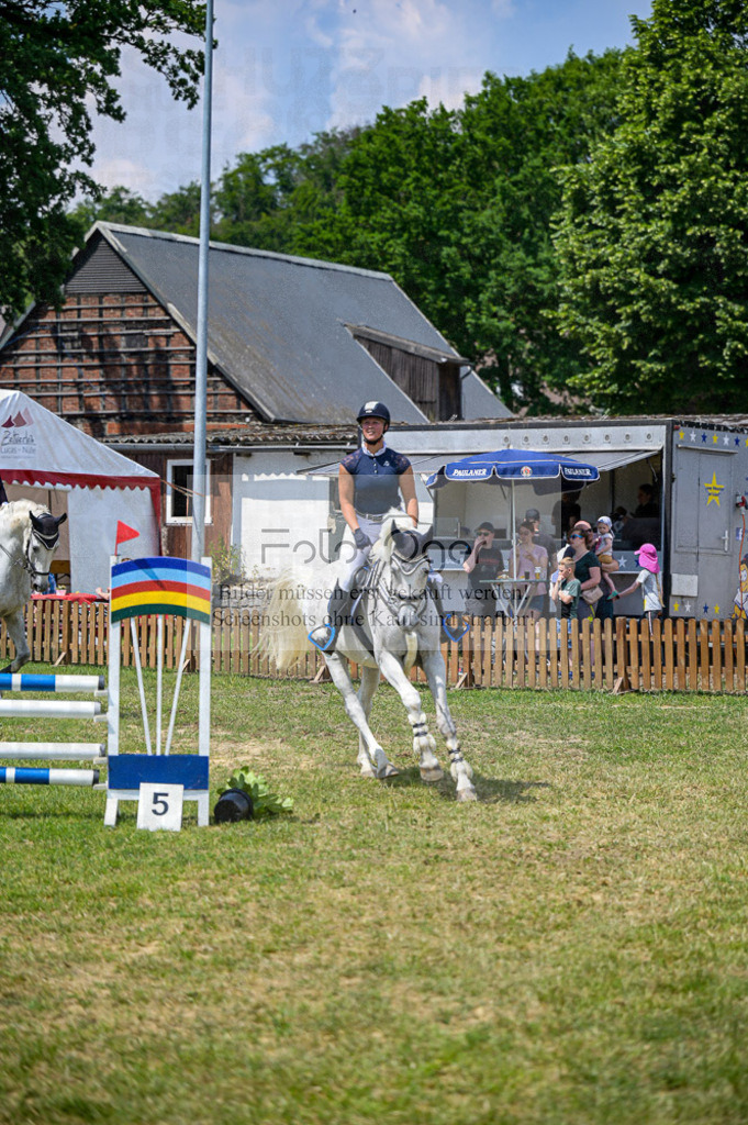 Reitturnier Voxtrup | Entdecke hochwertige Reitturnierfotos von Foto Oger. Professionell, emotional und authentisch – jetzt Lieblingsmomente im Shop bestellen.Deutschlandweite Turnierfotografie. - Realisiert mit Pictrs.com