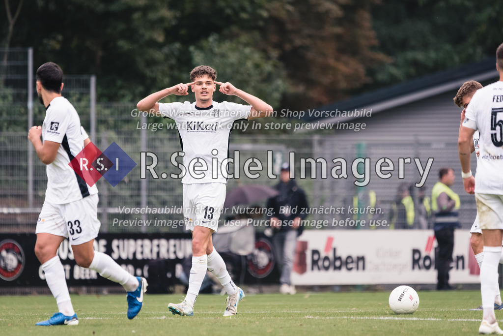 RS-1-073670 | Jonathan Wensing (#13, SVM) nach dem 1:1 für Meppen