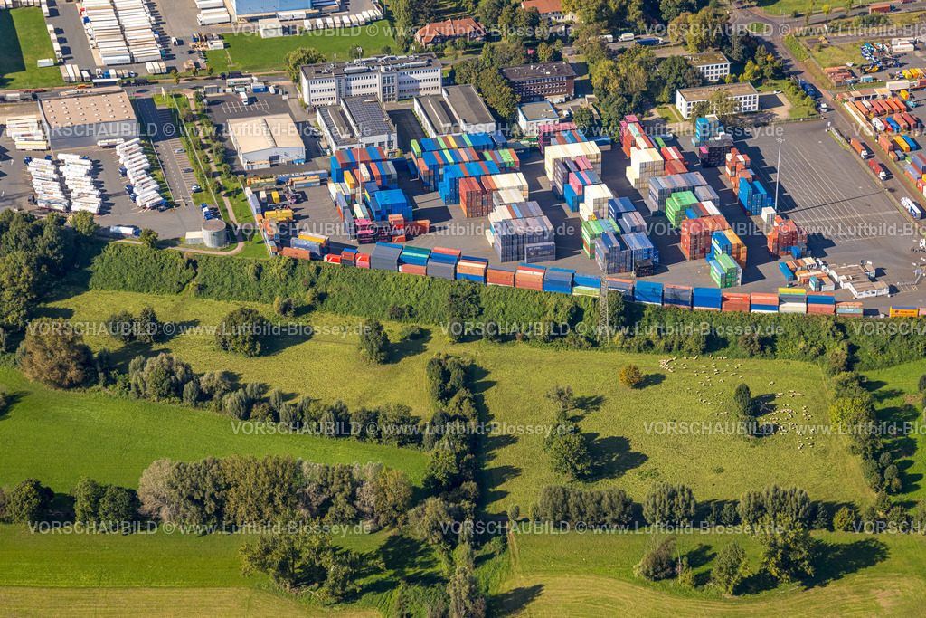 Duisburg241003647 | Luftbild, logport I (Eins) Rheinhausen, duisport mit D3T Duisburg Trimodal Terminal, DIT Duisburg Intermodal Terminal und Automobil-Logistik am Fluss Rhein, Container Terminal, weidende Schafe, Friemersheim, Duisburg, Ruhrgebiet, Nordrhein-Westfalen, Deutschland