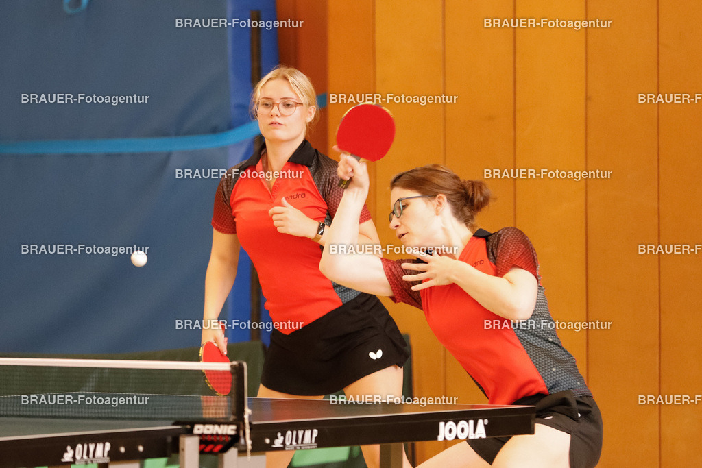 097_KFC_20230815_0001.JPG -  - KFC Uerdingen vs SF Baumberg - Oberliga Niederrhein | Krefeld, Deutschland, 03.09.23:   

Anrather TK RW Damen (li)Hartkopf (re)Spix 

waehrend des Spiels der der NRW Liga zwischen Anrather TK RW Damen  vs 1. TTC SG Dülken in der Kicker-Halle Willich-Anrath   am 03. September  2023 in Willich Anrath. 

(Foto von Michael Adler / Brauer-Fotoagentur)

