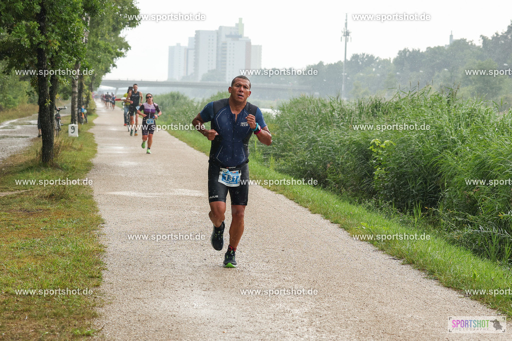 LUR_1379 | 34. M-net Erlanger Triathlon 2025 #erlangertriathlon  #mnettriathlon2025 #mnettriathlon #team #olympischedistanz #mitteldistanz #triathlon #maindonaukanal  #erlangertriathlon2025 #yourpictrs #tv1848 #tv1848erlangen  #triathlonbayern #sportinerlangen #demsportverbunden #sportshot_your_pictrs Copyright: www.sportshot.de