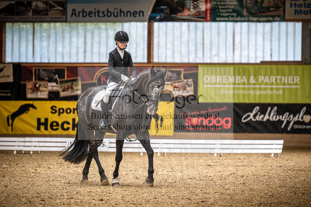 DOS_0257 | Entdecke hochwertige Reitturnierfotos von Foto Oger. Professionell, emotional und authentisch – jetzt Lieblingsmomente im Shop bestellen.Deutschlandweite Turnierfotografie. - Realisiert mit Pictrs.com