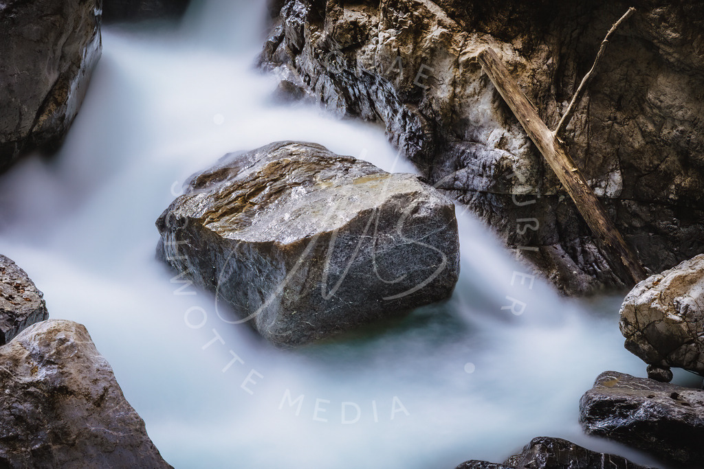 2022-04-21 Partnach Klamm - 061 | Partnach Klamm - Ein Fels in der Brandung - Realisiert mit Pictrs.com