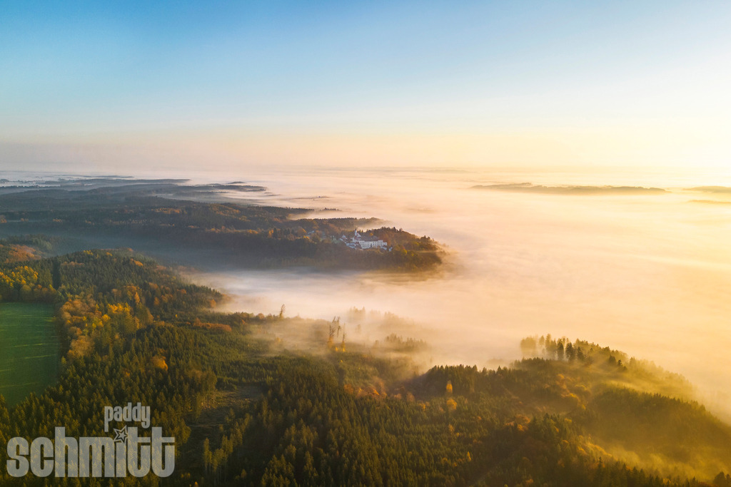 PS-SchlossZeil-2026-01 | Entdecke die größte Bildgalerie der Region mit Fotografien aus dem Allgäu, der Bodenseeregion, Oberschwaben, dem Donautal und der Schwäbischen Alb. Landschaften, Luftaufnahmen und Reisefotografie als Wandbild und Fotokunst. - Realisiert mit Pictrs.com