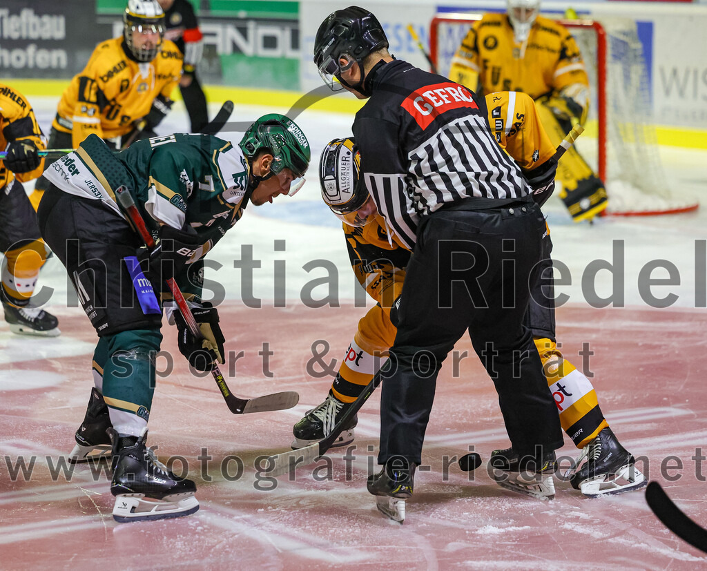 2025-08-22_023_TSV_Erding_gegen_EV_Fuessen | Erding, Deutschland, 22.08.2025:Eishockey, Oberliga Süd 2025 / 2026, Testspiel, TSV Erding gegen EV Füssen, Endergebnis: 1:4Louis Trattner (Erding Gladiators, #7)Foto: Christian Riedel / fotografie-riedel.net