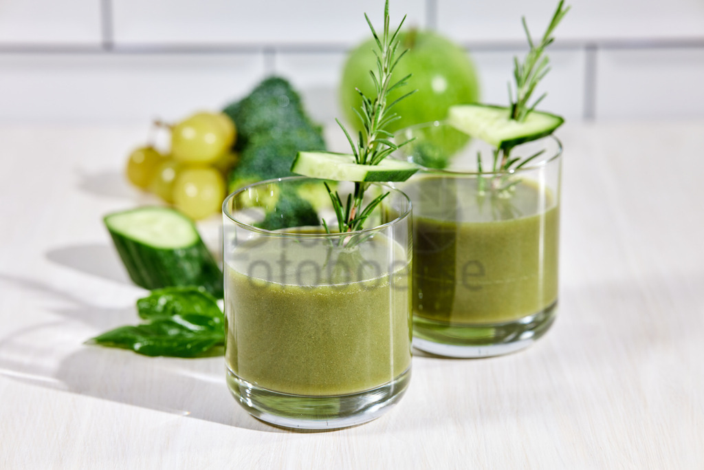 Green_Smoothie_Gurke_Apfel 1 1 | Stockfotos, Picsomania, MGM-Services, Michael Gerlach, Auftragsbilder, Auftragsarbeiten, Workshops, Shooting, Reisefotografie, Produktfotografie, Foodfotografie, Hochzeitsfotografie, Saarland, Fotografin, Fotograf, Hochzeitsbilder, Saarlouis, Hundeshootin