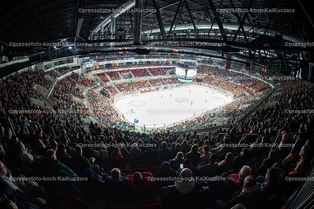 KKU10012501055 | 10.01.2025, xkkux, Eishockey, Penny DEL, Düsseldorfer EG - Straubing Tigers, PSD-BANK Dome: Feature Übersichtsbild Innenansicht Symbolbild Symbolfoto Zuschauer Besucher voll