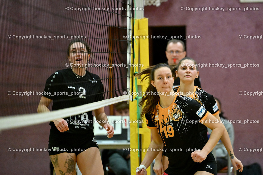 ASKÖ Volley Eagles Villach vs. VC Hausmannstätten | #2 WAILLAND Katharina VC Hausmannstätten, #19 RABENSTEINER Stefanie ASKÖ Volley Eagles Villach, #10 СЕНІС Еlwira ASKÖ Volley Eagles Villach, ASKÖ Volley Eagles Villach vs. VC Hausmannstätten, ASKÖ Volley Eagles Villach vs. VC Hausmannstätten am 01.02.2025 in Villach (Ballspielhalle Lind), Austria, (Photo by Bernd Stefan)