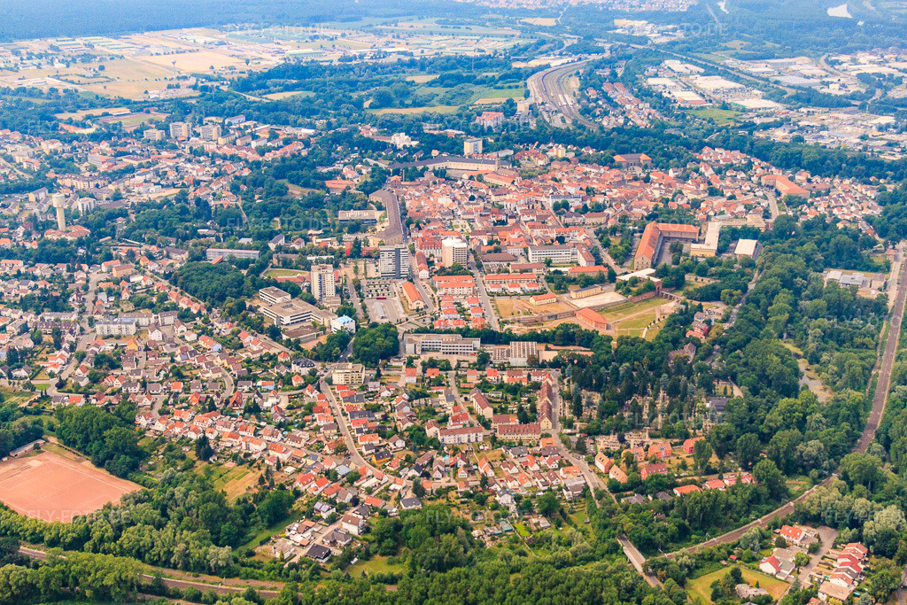Luftbild: stadtansicht aus Süden in Germersheim im Bundesland Rheinland-Pfalz in Deutschland. Foto: IMG_29814.jpg vom 02.07.2010 durch Werner Riehm/FLY-FOTO.de