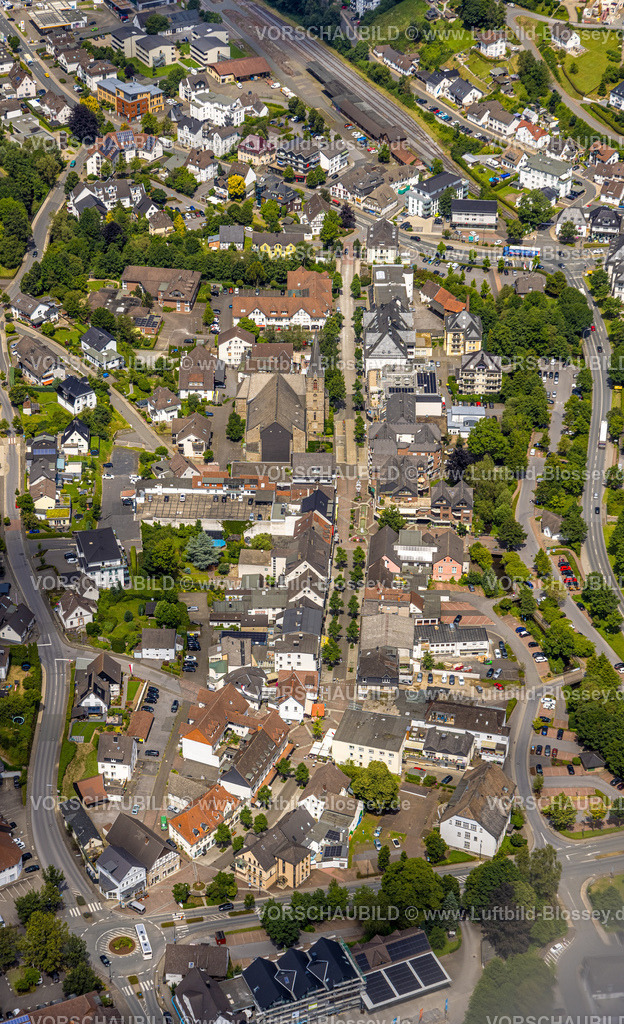 Sundern240709007 | Luftbild, Ortszentrum Hauptstraße mit St. Johannes Kirche, Sundern, Sauerland, Nordrhein-Westfalen, Deutschland
