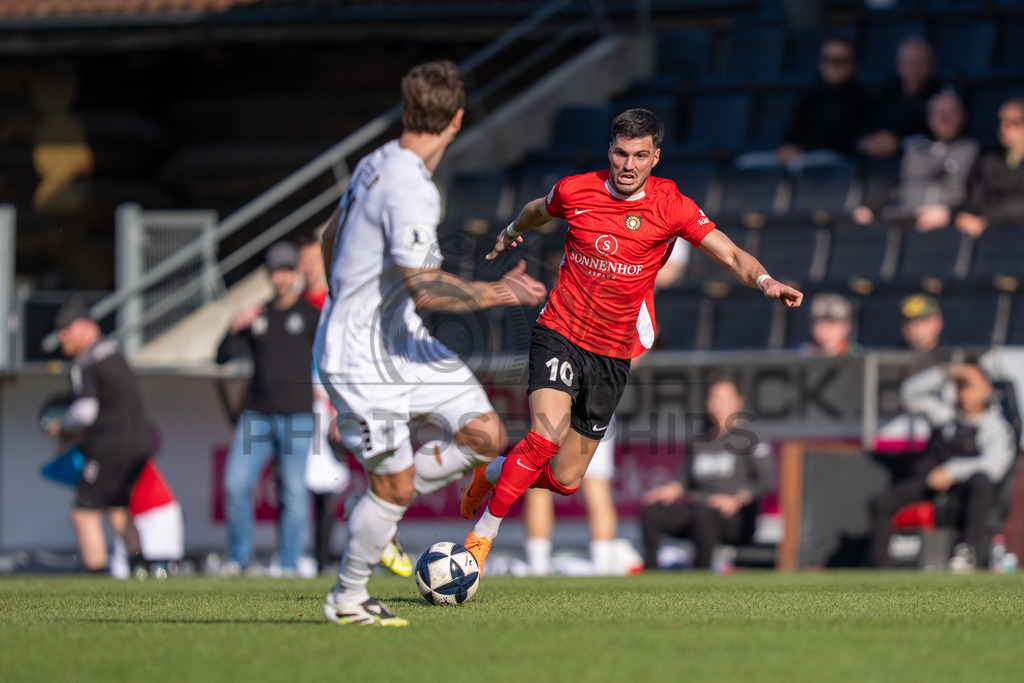 SG Sonnenhof Großaspach vs. KSV Hessen Kassel, Fussball, Regionalliga Südwest, 23. Spieltag, Saison 2025/2026, 07.03.2026 | Mert Tasdelen (SG Sonnenhof Großaspach, #10),SG Sonnenhof Großaspach vs. KSV Hessen Kassel, Fussball, Regionalliga Südwest, 23. Spieltag, Saison 2025/2026, 07.03.2026Foto: photosbyphips/Philip Ziegler