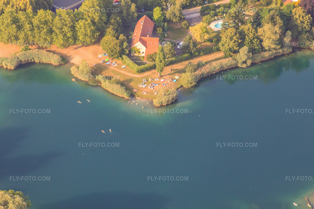 Aerial view: Plague in Gambsheim in the state Bas-Rhin, France. – Photo: IMG_30354.jpg taken on 07/09/2010 by Werner Riehm/FLY-FOTO.com – Resolution of the original: 4752 x 3168 px