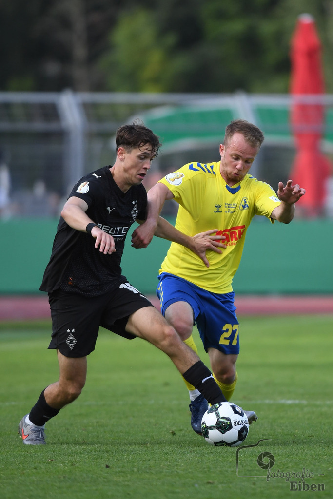 SV Atlas-Delmenhorst-Borussia Mönchengladbach | DFB-Pokal 1. Runde;SV Atlas Delmenhorst (gelb)-Borussia Mönchengladbach (schwarz) am 17.08.2025 in Oldenburg (Marschweg-Stadion), Photo: Philip Eiben 2025 - Realisiert mit Pictrs.com