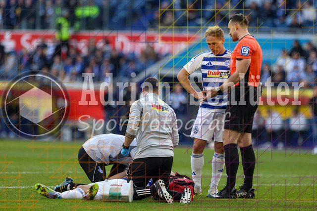 22.03.2026, GER, Fussball, Herren, 3. Liga, Saison 2025/2026, MSV Duisburg - 1860 München | Conor Noß (MSV Duisburg) liegt verletzt am Boden 