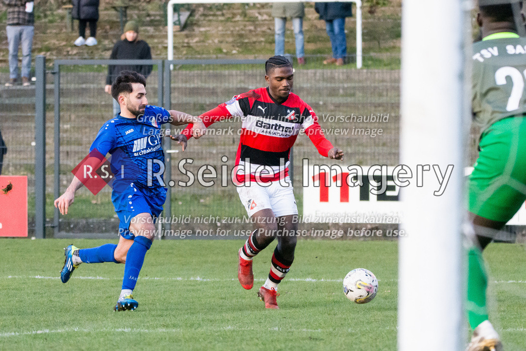 Fußball, Saison 2022/23, Oberliga Hamburg, Altona 93 - TSV Sasel, Adolf-Jäger-Kampfbahn (Hamburg), 21.01.2023, 24. Spieltag /// 
 | Fatih Okan Umurhan (#7, Sasel), Akagne Armel Gohoua (#18, Altona) 
(Nur zur redaktionellen Nutzung.) /// 
