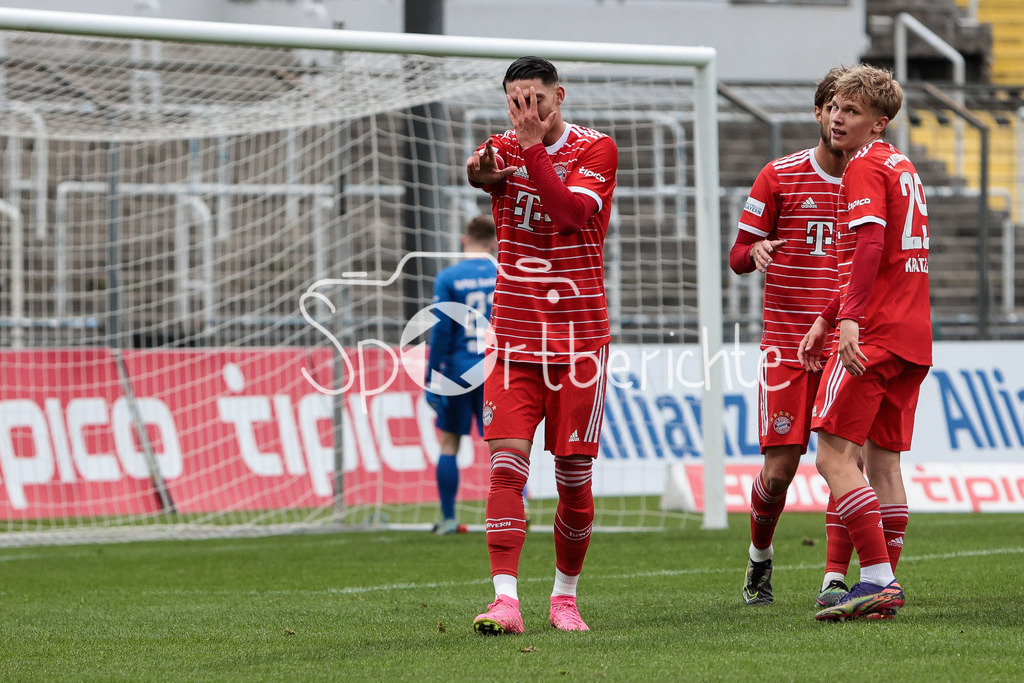 FC Bayern Amateure - SpVgg Hankofen-Hailing | Yusuf Karhan KABADAYI (FCB #7) bejubelt sein Tor zum 3-1 fuer den FC Bayern