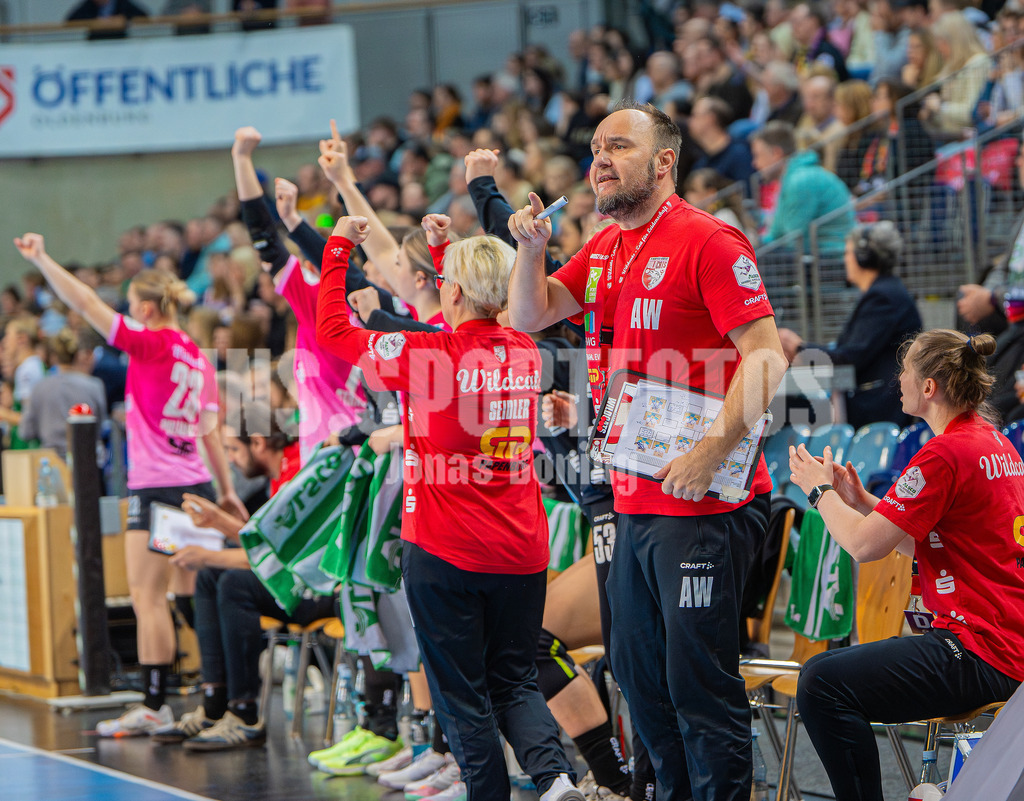 Handball I Frauen I Saison 2025-2026 I 1. HBF I 15. Spieltag I VFL Oldenburg - SV Union Halle-Neustadt 0051 | Andreas Wiese (SV Union Halle-Neustadt) 0 - Realisiert mit Pictrs.com