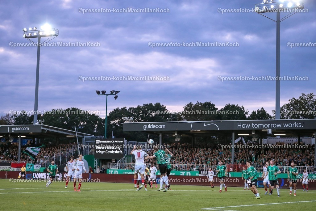 PRM22082501148 | 22.08.2025, Fußball, Preußen Münster - 1. FC Nürnberg, 2. Fußball Bundesliga,  Preußenstadion, Saison 2025 2026: Abendstimmung im Stadion Abendlicht Wolken Innenansicht Spielstätte  DFB regulations prohibit any use of photographs as image sequences and or quasi-video.