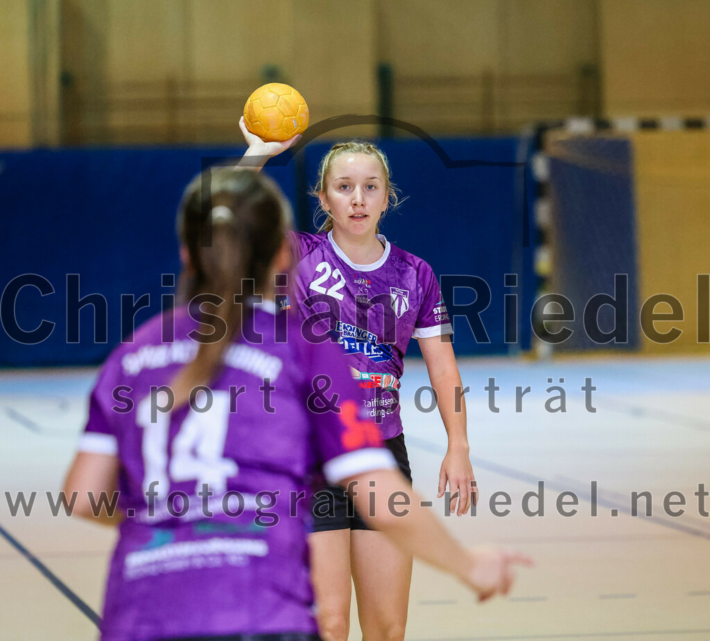 2023-10-14_053_SpVgg_Altenerding_gegen_HSG_Freising_Neufahrn_Damen | Erding, Deutschland, 14.10.2023:
Handball, Bezirksliga Frauen Altbayern 2023 / 2024, 3. Spieltag, SpVgg Altenerding II gegen HSG Freising-Neufahrn II, Endergebnis: 23:28

Katharina Gotz (SpVgg Altenerding, #14), Johanna Bauschmid (SpVgg Altenerding, #22)

Foto: Christian Riedel / fotografie-riedel.net