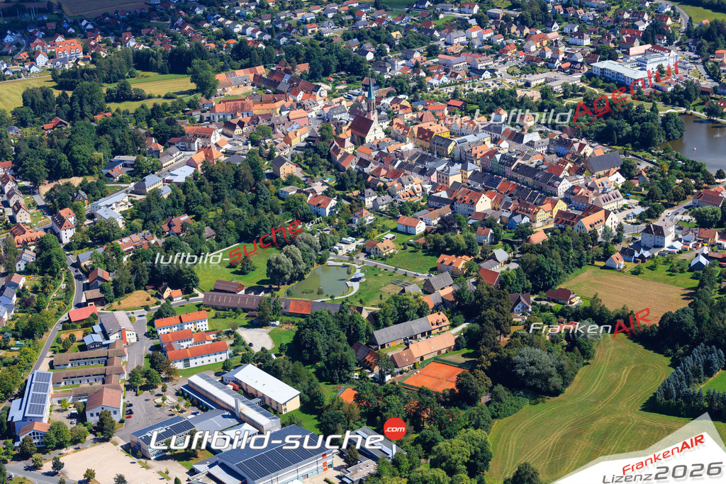 Die Luftaufnahme der Stadt Kemnath wurde vom UL-Flugzeug heraus erstellt ( keine Drohne )- hohe Auflösung für beste Qualität