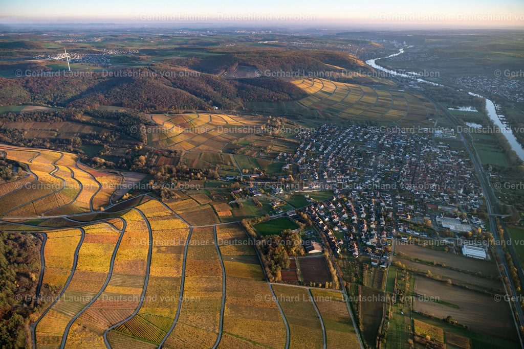 4042982 | Weinberge bei Thüngerheim, Weinlage Johannisberg, Scharlachberg