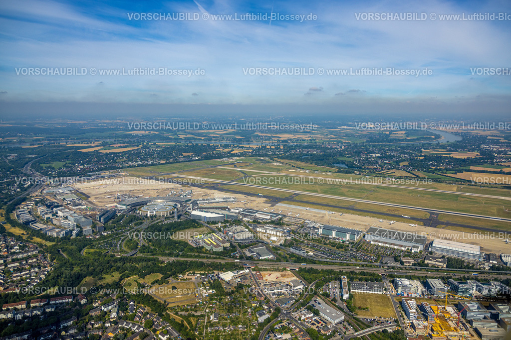 Duesseldorf220701148 | Luftbild, Flughafen Düsseldorf Airport, Fernsicht mit Dunstschleier, Lohausen, Düsseldorf, Rheinland, Nordrhein-Westfalen, Deutschland
