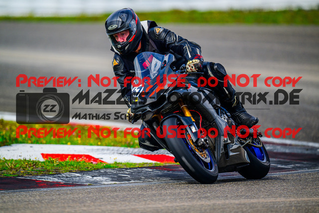 MaZZes_FotoMatrix_240910_6007705_2526 | GELB