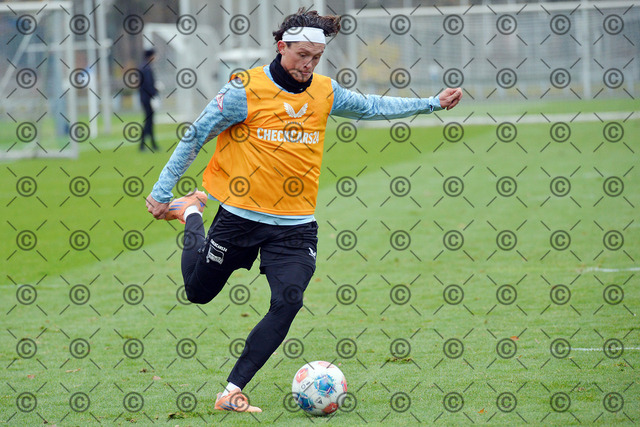 RGE_6837b | Hertha BSC, 2.Bundesliga, Herren, Saison 2025/26, Training, Montag 17.11.2025, Fabian Reese ( Hertha BSC ),  Fotograf:   Ralf Gebhardt - Realisiert mit Pictrs.com