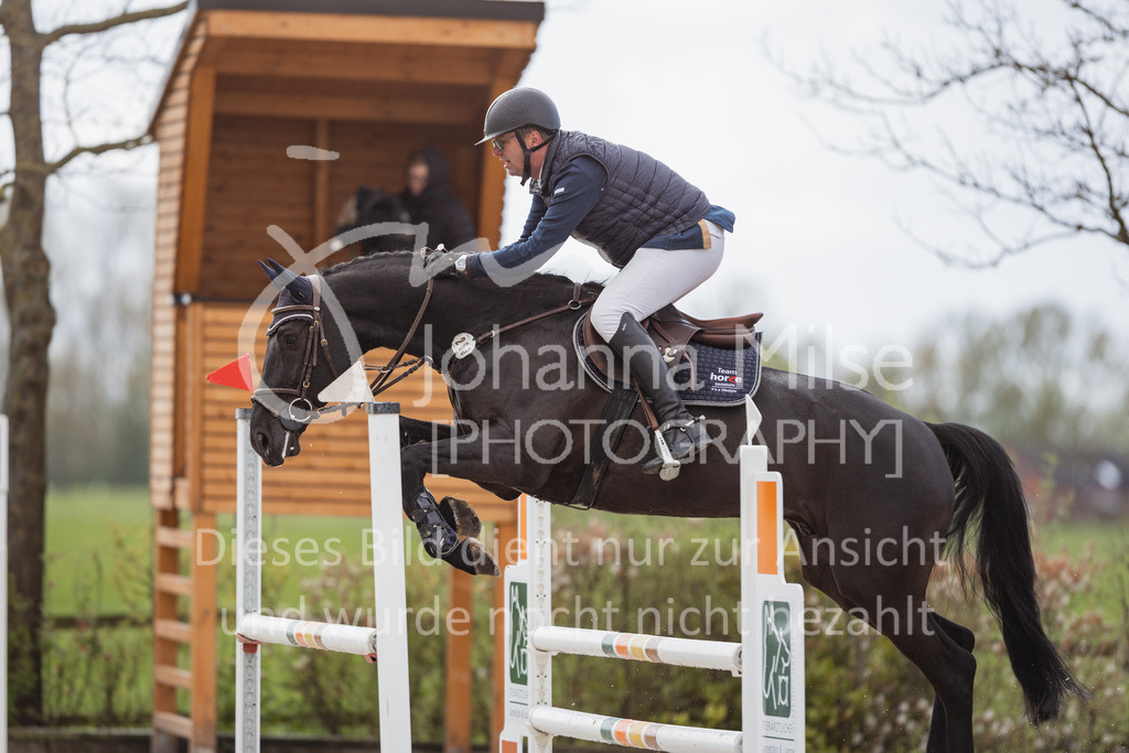 230425_Lemwerder_03SprPf-L-333 | Deine schönsten Turniermomente als professionelle Fotos! Entdecke hochwertige Pferdesport-Fotografie im Online-Shop. Jetzt Fotos finden & bestellen!