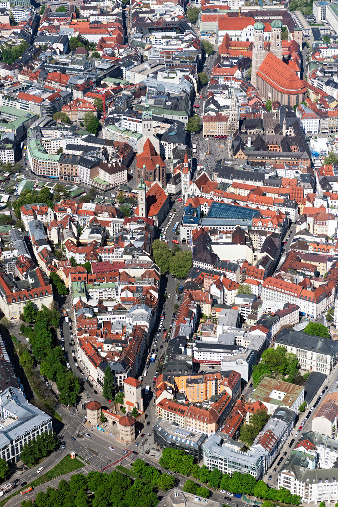 dr__0063231.jpg | MüNCHEN 29.04.2025 Altstadtbereich und Innenstadtzentrum am Isator an der Tal, Thomas-Wimmer-Ring, Frauenstraße im Ortsteil Altstadt in München im Bundesland Bayern, Deutschland. // Old town area and city center at the Isator an der Tal, Thomas-Wimmer-Ring, Frauenstrasse in the Altstadt district of Munich in the federal state of Bavaria, Germany. Foto: Daniel Reiter