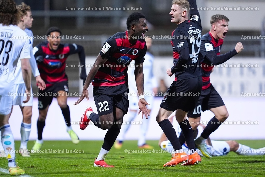 xYDRx23012601023 | 23.01.2026, xydrx, Fußball, 3.Liga, FC Viktoria Köln - 1.FC Saarbrücken, Saison 2025 2026, Sportpark Höhenberg: Torjubel nach dem Tor zum 2:0 für den FC Viktoria Köln durch Torschütze Verthomy Schilo Boboy (FC Viktoria Köln #22) zusammen mit Meiko Sponsel (FC Viktoria Köln #19) und David Otto (FC Viktoria Köln #10)    DFB regulations prohibit any use of photographs as image sequences and or quasi-video. Photo: xYannisxDreimannxPressefotoKochx