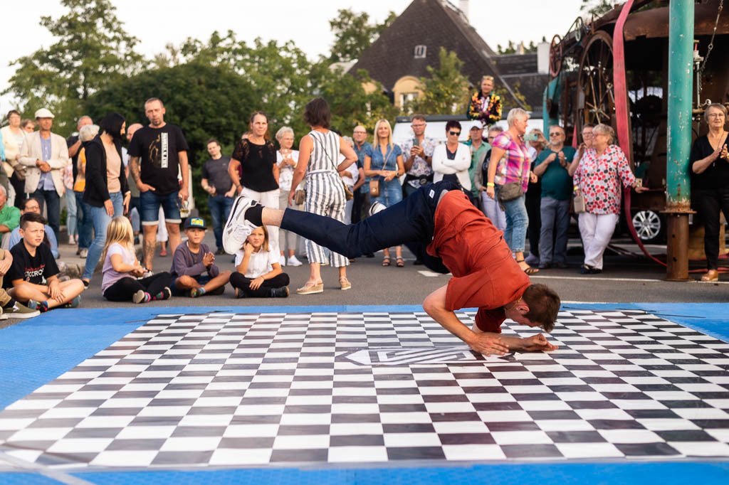 Breakdance mit The Saxonz am Forte Belvedere Leisnig | Breakdance mit The Saxonz am Forte Belvedere Leisnig zum Festival Hallo Leisnig 2022. - Realisiert mit Pictrs.com
