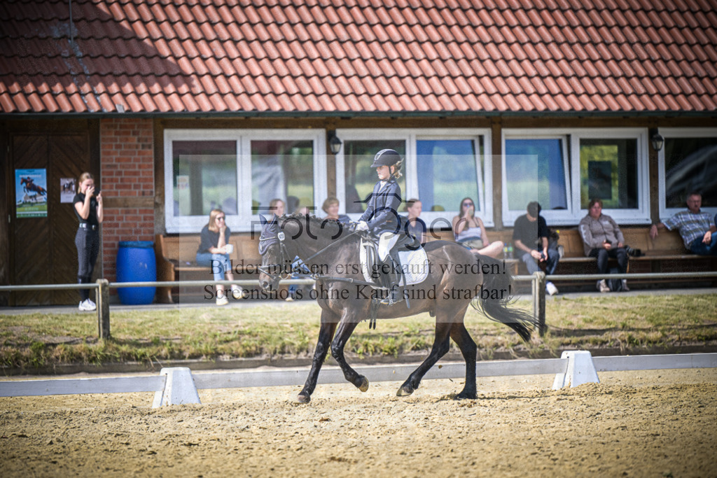 DOS_8668 | Entdecke hochwertige Reitturnierfotos von Foto Oger. Professionell, emotional und authentisch – jetzt Lieblingsmomente im Shop bestellen.Deutschlandweite Turnierfotografie. - Realisiert mit Pictrs.com