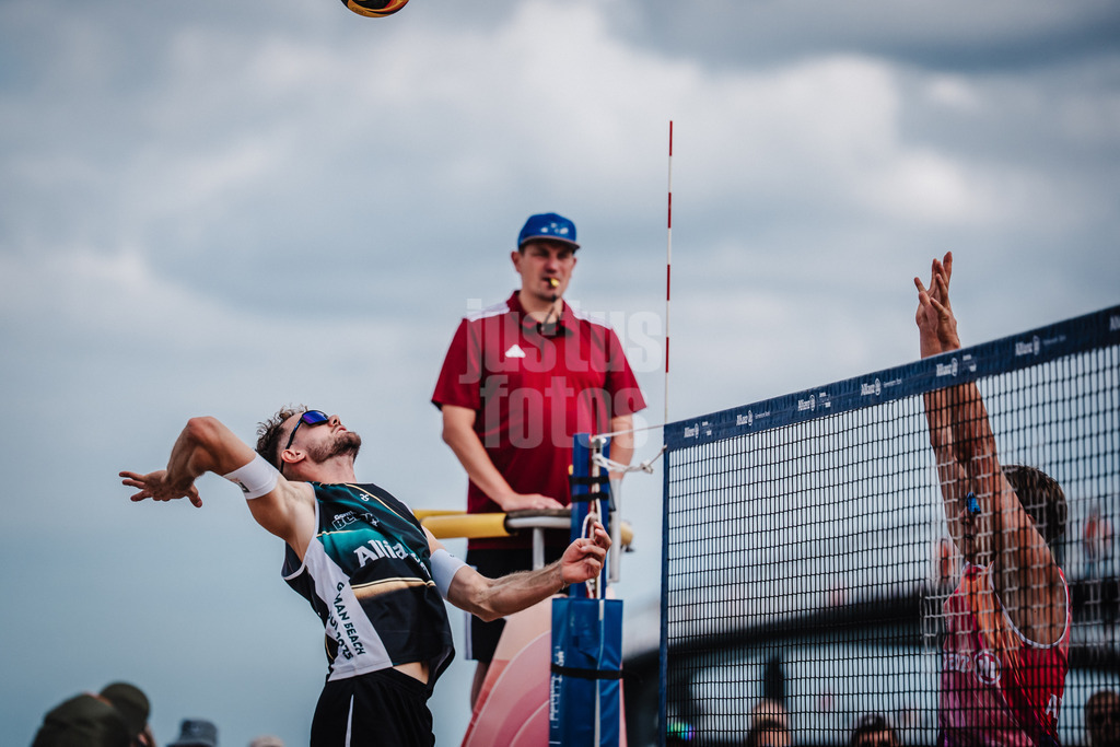 Beachvolleyball | Männer | Deutsche Meisterschaften 2025 Timmendorfer Strand | 04.09.2025 | Jonas Sagstetter beim Angriff