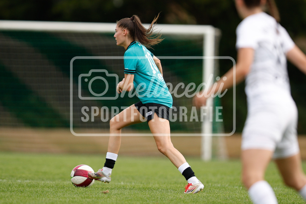 Fußball I Frauen I Westfalenpokal 26-27 I DJK GW Amelsbüren - SSV Rhade  I 18759 | Demi Ehler (10, SSV Rhade) dribbelt mit dem Ball. - Realisiert mit Pictrs.com