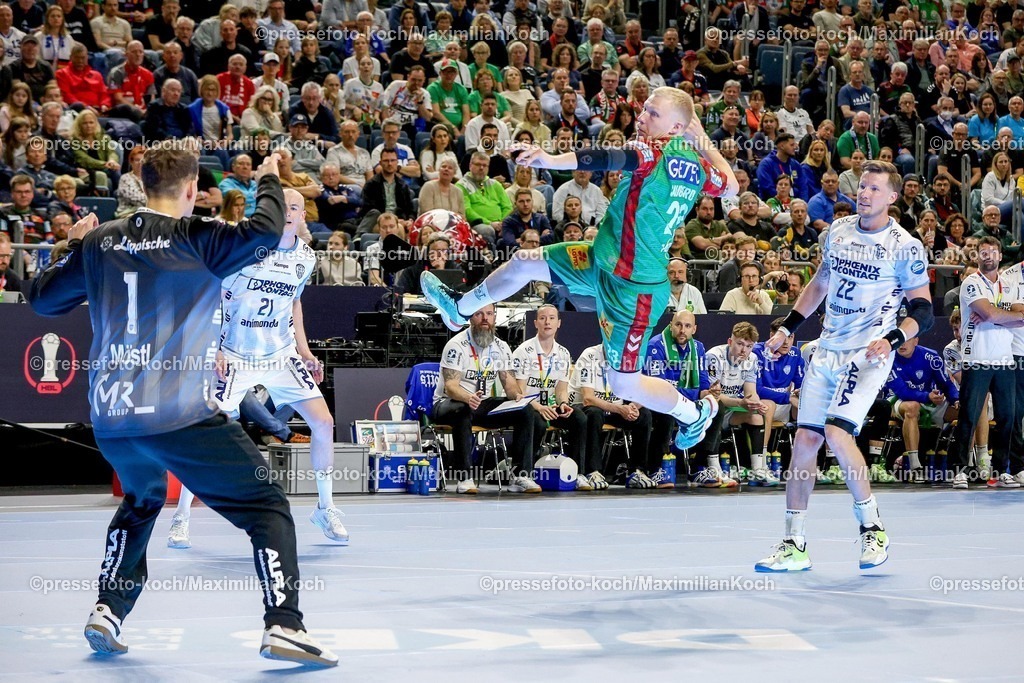 xSSCx19042601033 | 19.04.2026, xsscx, Handball, DHB-Pokal Lidl Final4, Spiel um Platz 3, TBV Lemgo-Lippe - SC Magdeburg, Saison 2025 / 2026 Herren, Lanxess Arena, Köln: Magnus Saugstrup (SC Magdeburg #23) beim Wurf gegen Constantin Möstl (TBV Lemgo Lippe #01) Photo: xSandraxScherningxPressefotoKochx