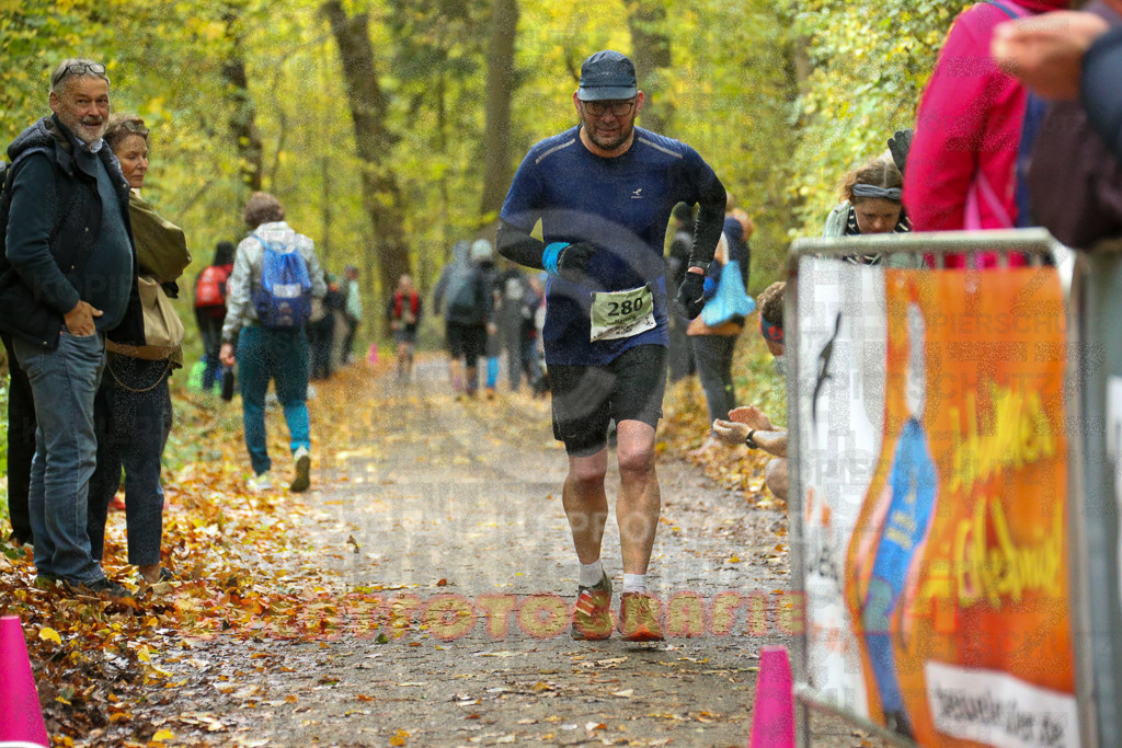 251026_1310_EX1_2727 | Sportfotografie im Rhein-Sieg Kreis, Köln, Bonn, NRW, Rheinland Pfalz, Hessen, etc. Unser Tätigkeitsfeld umfasst den Laufsport vom Volkslauf über den Marathon, Duathlon, Triathon bis zum Ultralauf wie Kölnpfad Ultra oder Schindertrail.